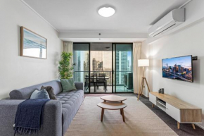 Stunning 2-Bed City Apartment with Views